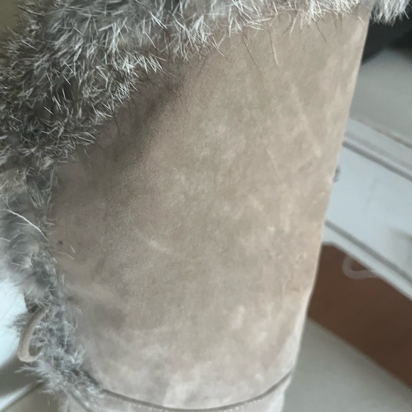 SALE fur boot trim with faux suede. Worn only a few times. Size8 - Picture 3 of 6